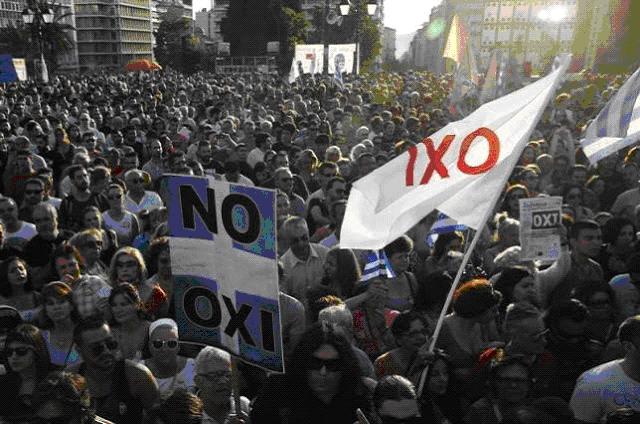 Crowd in Syntagma listening to Tsipras' speech