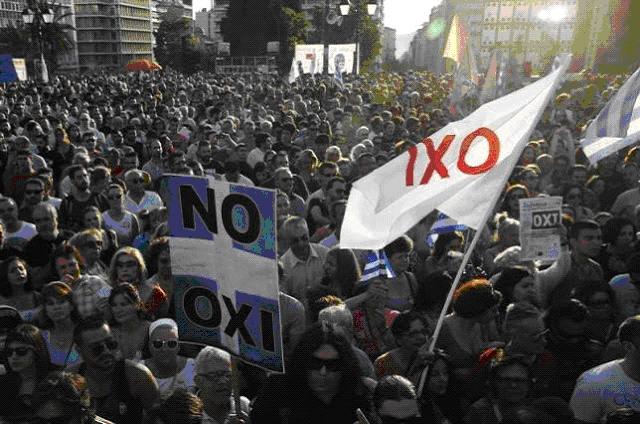 Crowd in Syntagma listening to Tsipras' speech Crowd in Syntagma listening to Tsipras' speech